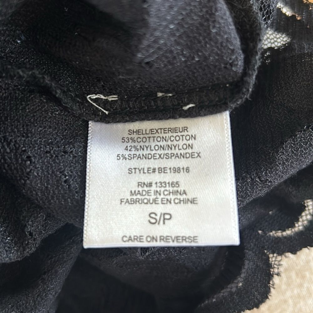 Everleigh black lace sleeveless top size small - Picture 8 of 8
